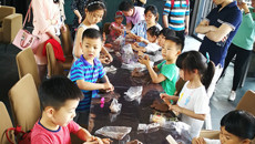 擁抱春天，快樂游戲——蘇州幼兒師范高等?？茖W(xué)校組織親子春游活動
