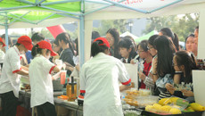 倡導(dǎo)健康飲食，領(lǐng)略美食文化——我校召開第一屆校園文化美食節(jié)