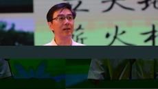 2018屆畢業(yè)典禮——五載閱微采真，今生師幼友賢