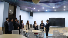 推進人文校園建設，加強校園文化宣傳——蘇州廣電總臺與江蘇鳳凰職業(yè)教育圖書有限公司領導來校交流