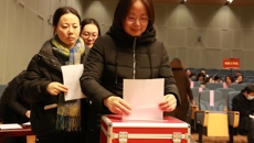團(tuán)結(jié)再奮斗，改革攀新高——我校第二屆教職工代表大會(huì)第一次會(huì)議勝利召開