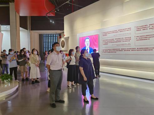 感悟崢嶸歲月，凝聚奮進(jìn)力量   ——我校接續(xù)開展“走基地、看變化、聚力量”沉浸式主題實(shí)踐活動(dòng)