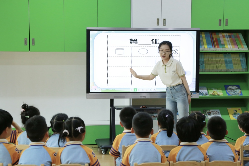 10 中班科學(xué)《立體停車庫》